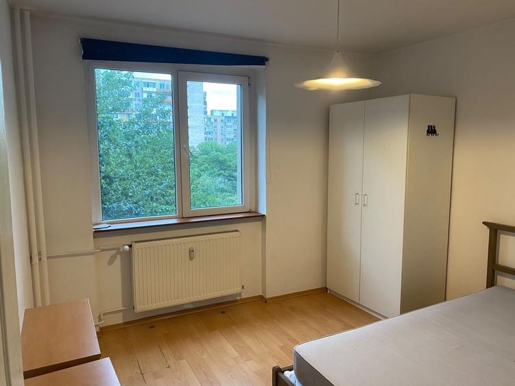 Apartament cu 3 camere decomandat, mobilat în Tineretului