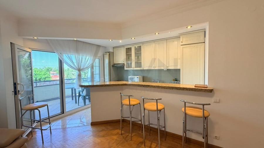 Apartament cu 3 camere semidecomandat în Primăverii