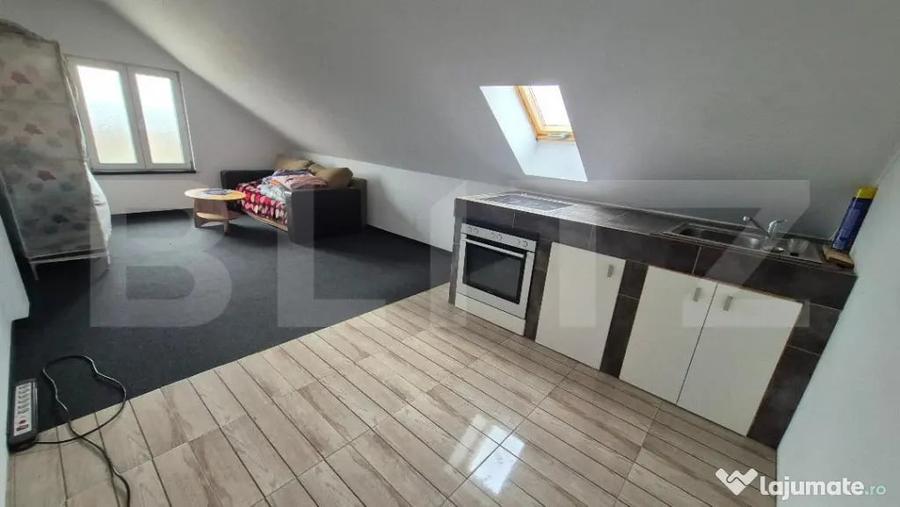 Apartament cu 4 camere decomandat în Careiului