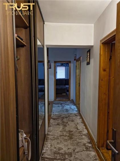 Apartament cu 4 camere decomandat în Central