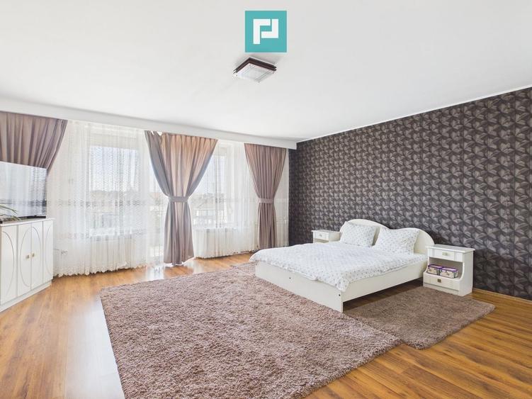 Casă individuală cu 12 camere cu Canalizare în Oncea