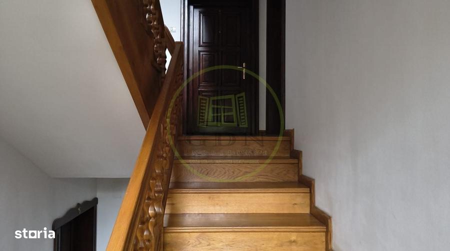 Apartament cu 3 camere în Clăbucet