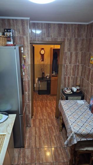 Apartament cu 4 camere decomandat, mobilat în Titan