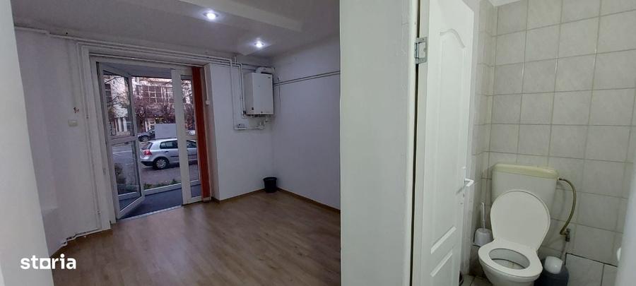 Spațiu comercial, de 40 mp, în Central