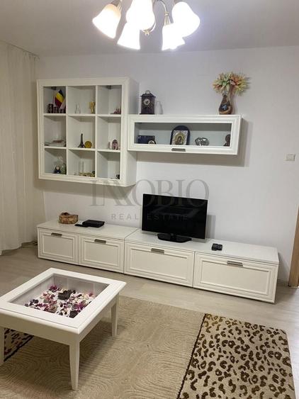 Apartament cu 3 camere decomandat în Panduri