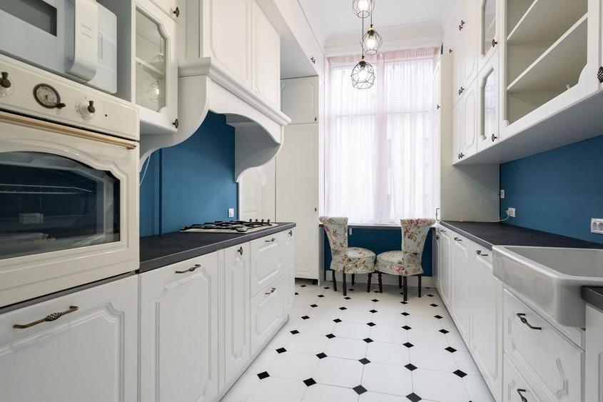 Apartament cu 5 camere decomandat, mobilat în Regina Elisabeta
