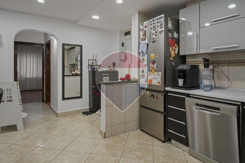 Apartament cu 3 camere semidecomandat, mobilat în Vitan Mall
