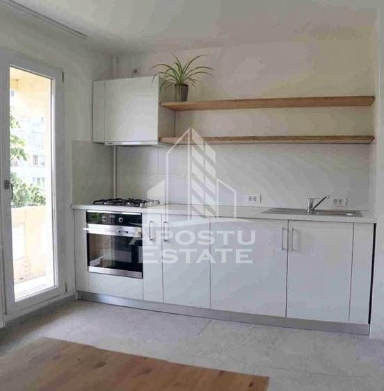Apartament cu 3 camere semidecomandat, mobilat în Circumvalațiunii