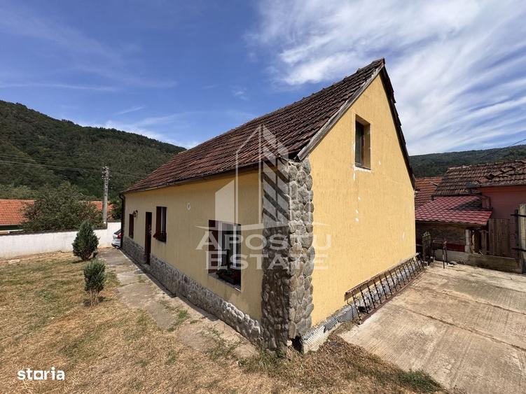 Casă cu 4 camere în Dăbâca