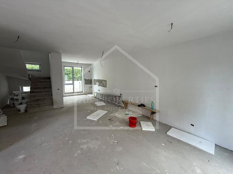 Duplex cu 4 camere cu Canalizare în Străulești