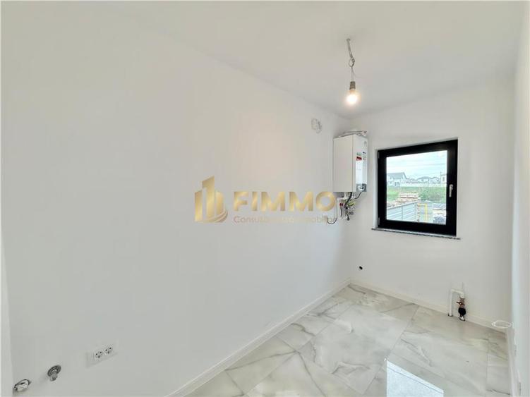 Duplex cu 4 camere cu Canalizare în Exterior Est