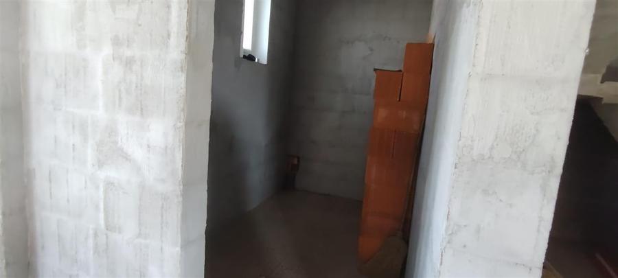 Casă cu 5 camere cu Teren 357 Mp în Episcopia Bihorului