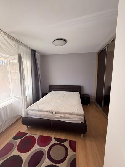 Apartament cu 3 camere decomandat în Câmpului