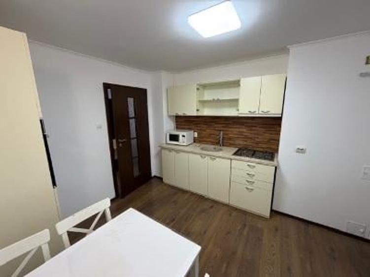Apartament cu 2 camere decomandat în Titan