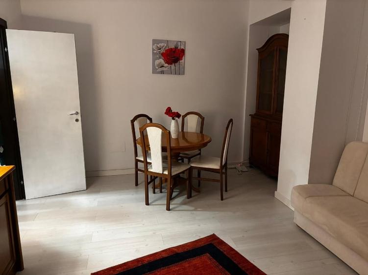 Apartament cu 2 camere decomandat, mobilat în Pajura