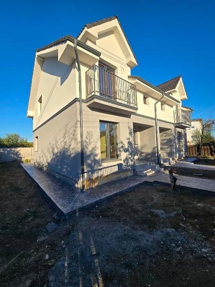 Duplex cu 4 camere cu Canalizare în Sânandrei