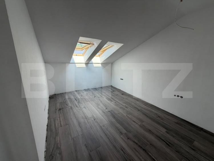 Apartament cu 4 camere decomandat în Cristian