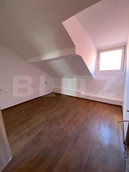 Apartament cu 5 camere decomandat, mobilat în Decebal