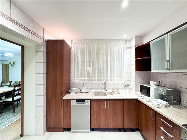 Apartament cu 3 camere semidecomandat, mobilat în Floreasca