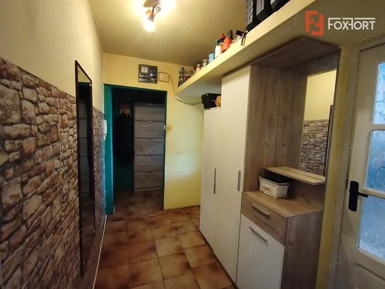 Apartament cu 4 camere semidecomandat, mobilat în Spitalul Județean