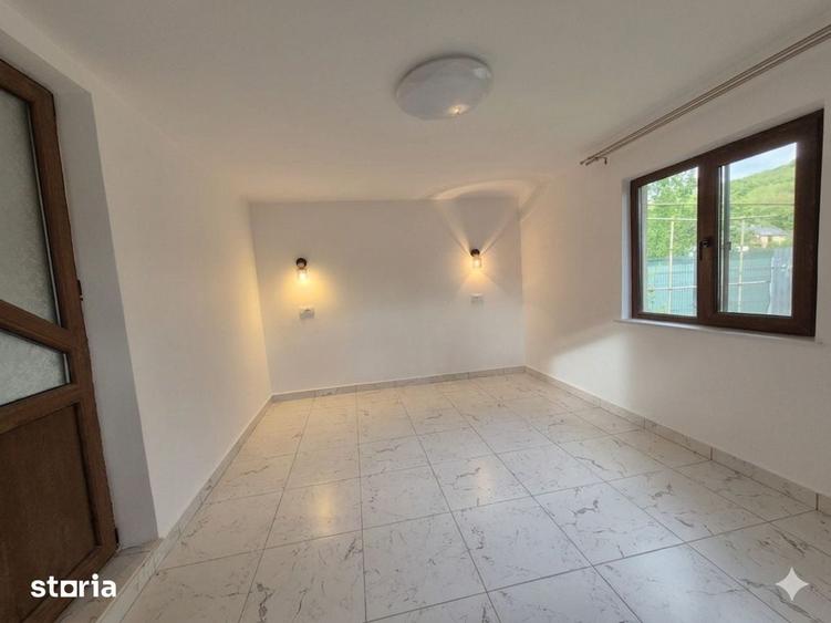 Casă cu 2 camere cu Teren 330 Mp în Cleja