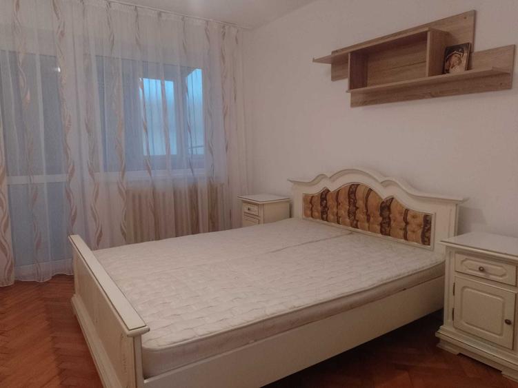 Apartament cu 2 camere semidecomandat în Cetate