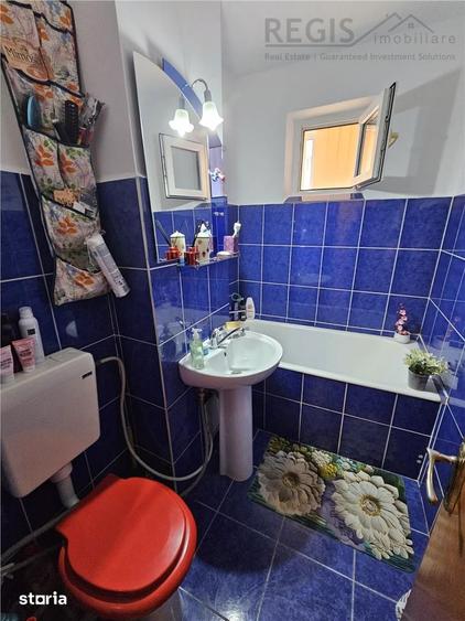 Apartament cu 3 camere decomandat în Astra