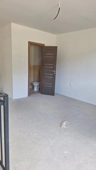 Spațiu comercial, de 463 mp, în Luna