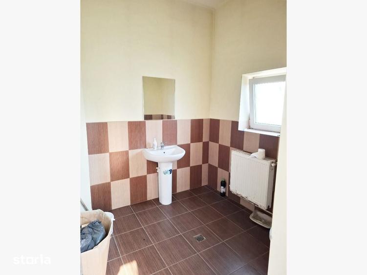 Casă cu 3 camere cu Teren 400 Mp în Central
