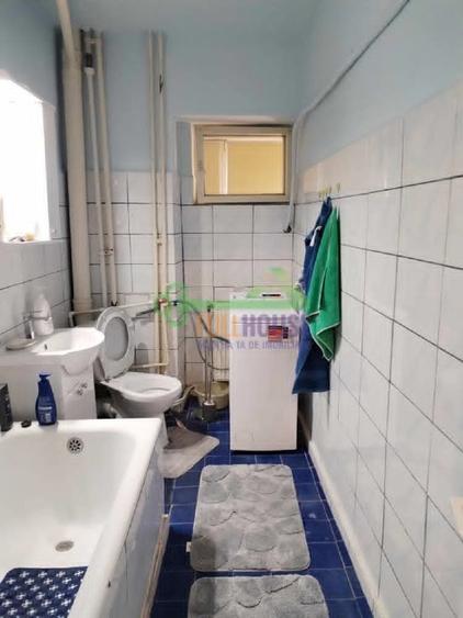 Apartament cu 3 camere decomandat în Podu Roș