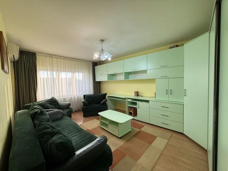 Apartament cu 2 camere decomandat, mobilat în Triaj