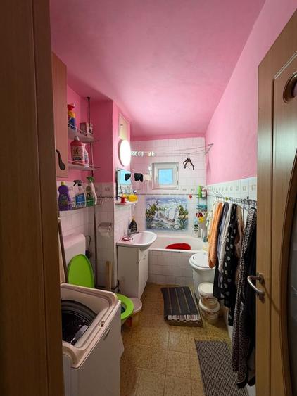 Apartament cu 3 camere semidecomandat în Giarmata