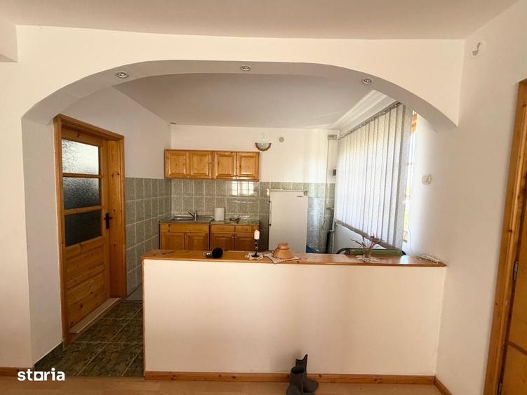 Casă cu 4 camere în Mândra