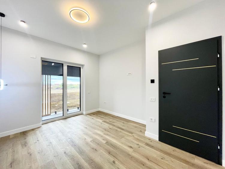 Duplex cu 4 camere cu Canalizare în Moșnița Nouă