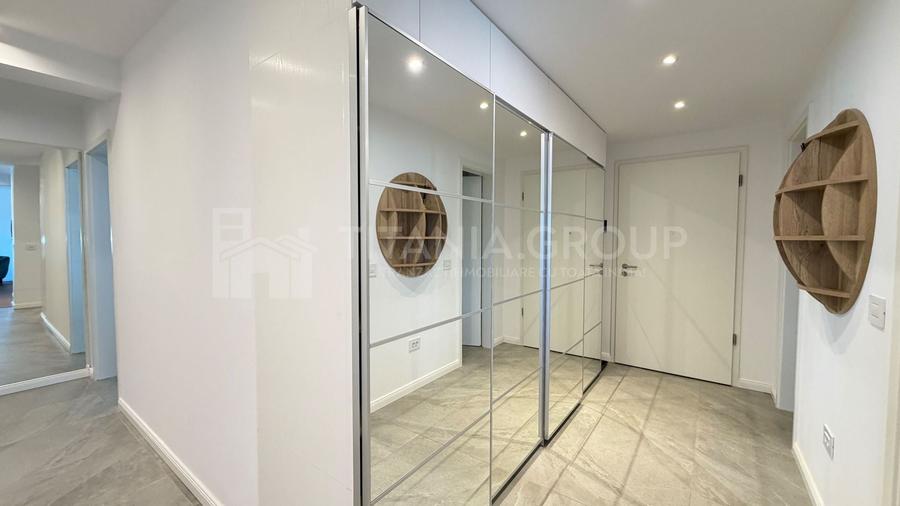 Apartament cu 4 camere decomandat, mobilat în Tractorul