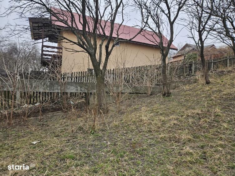 Casă cu 4 camere în Ghioșești