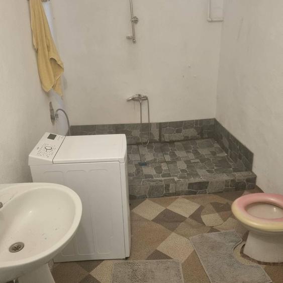 Casă cu 4 camere în Plopi