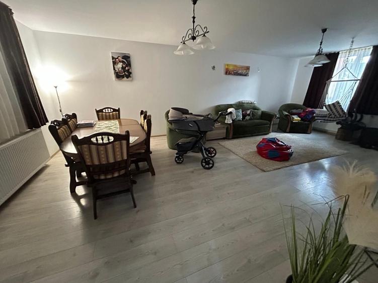 Casă cu 4 camere în Central