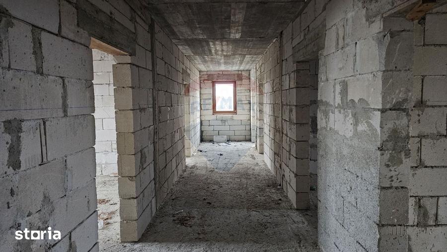 Casă cu Teren 2869 Mp în Siminicea