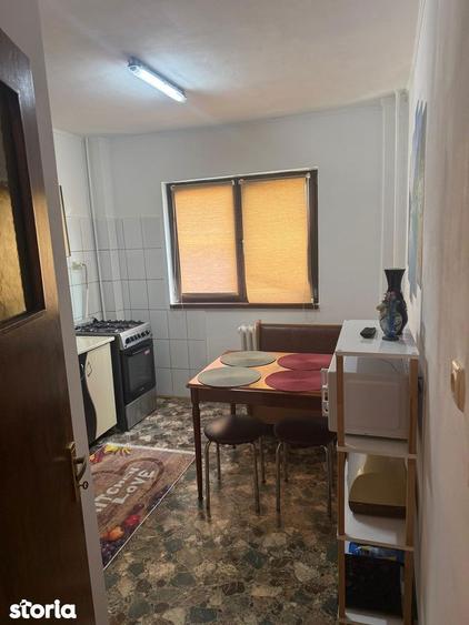 Apartament cu 3 camere decomandat în Tineretului