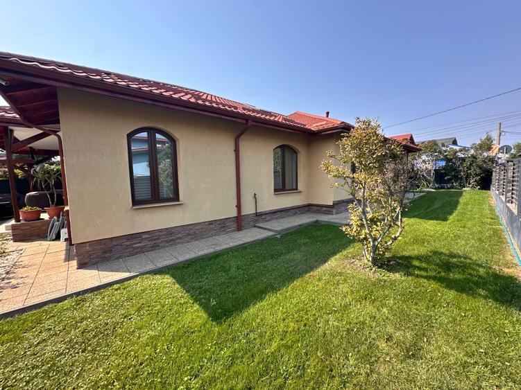 Casă individuală cu 5 camere cu Piscina în Exterior Nord