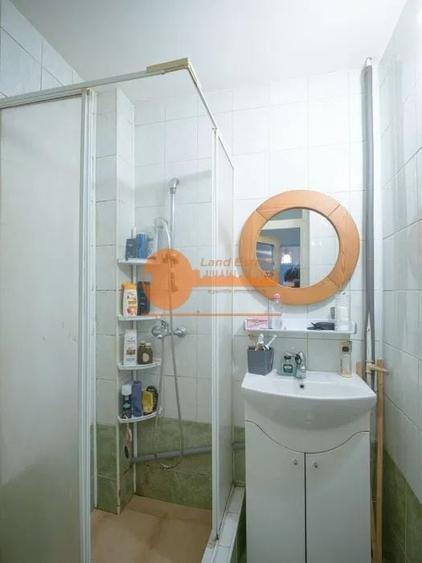 Apartament cu 4 camere semidecomandat, mobilat în Rahova