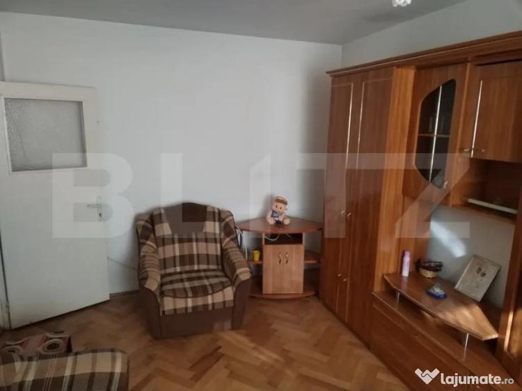 Apartament cu 3 camere decomandat, mobilat în Micro 4