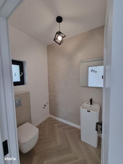 Casă cu 4 camere în Domnești