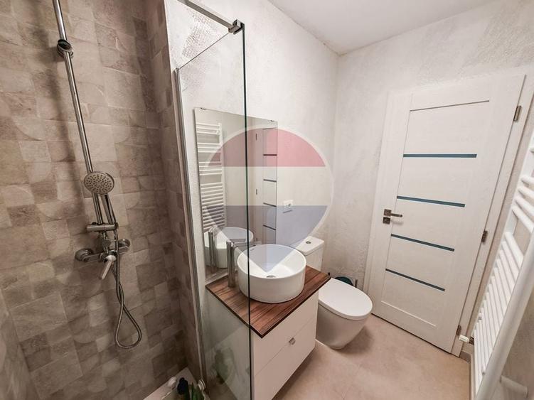 Apartament cu 2 camere semidecomandat, mobilat în Bd. Coșbuc