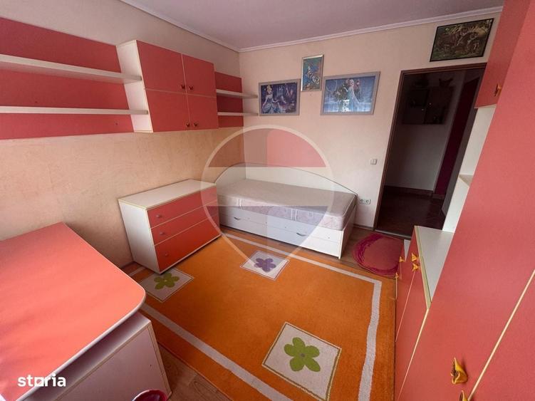 Apartament cu 3 camere decomandat în Iosia