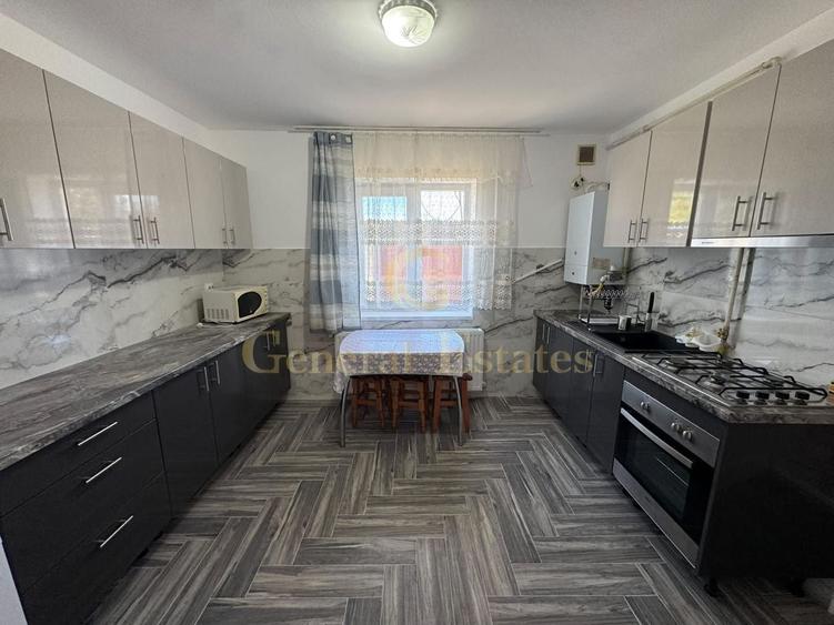 Casă individuală cu 4 camere cu Teren 120 Mp în Stupini