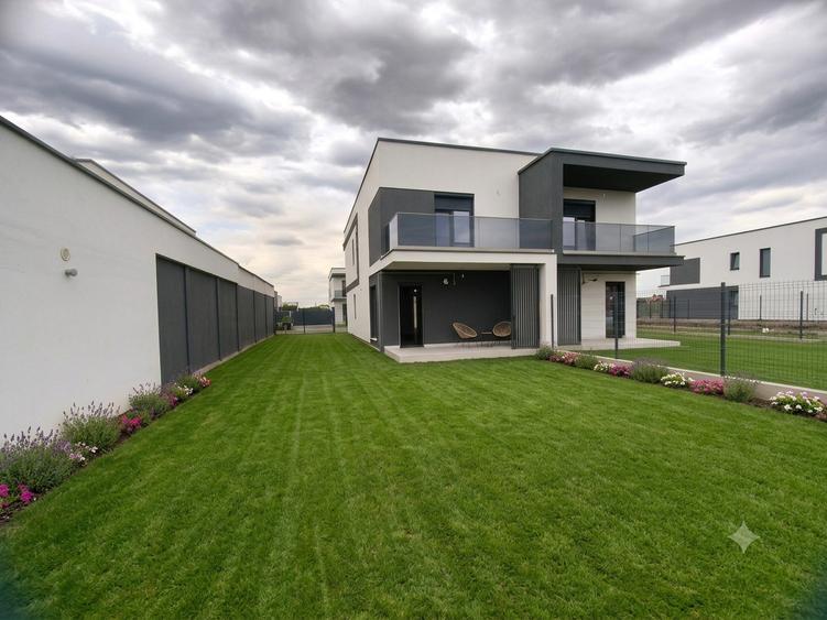 Duplex cu 4 camere cu Canalizare în Sânandrei