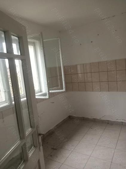 Vand casa la tara - 7