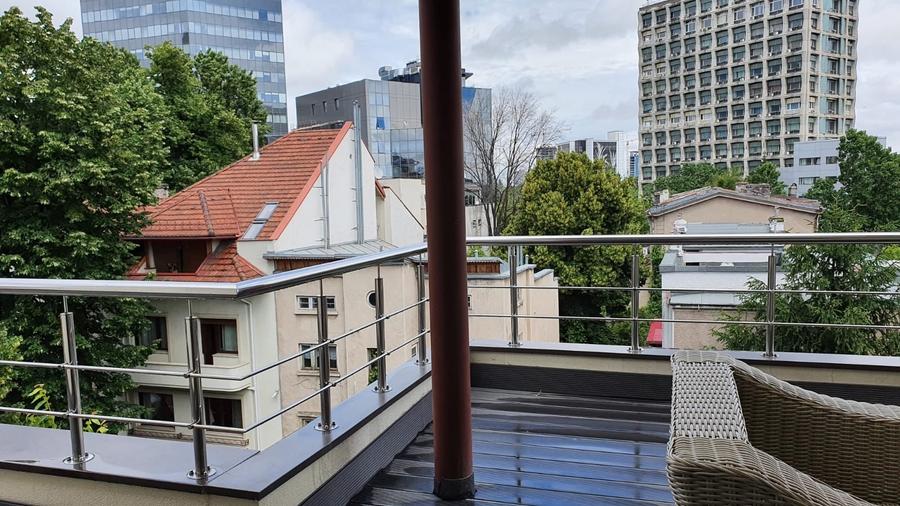 Apartament cu 3 camere în Aviatorilor